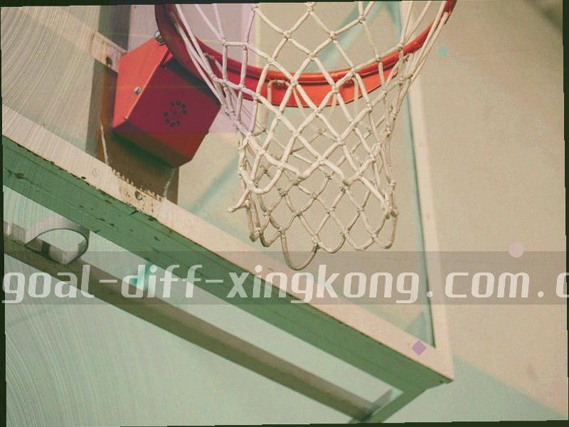 俯视视角的球场轮廓与坐标点阵示意，线条为主